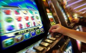 LIV77 Online Casino တွင် Live Baccarat နှင့် Table Games Myanmar